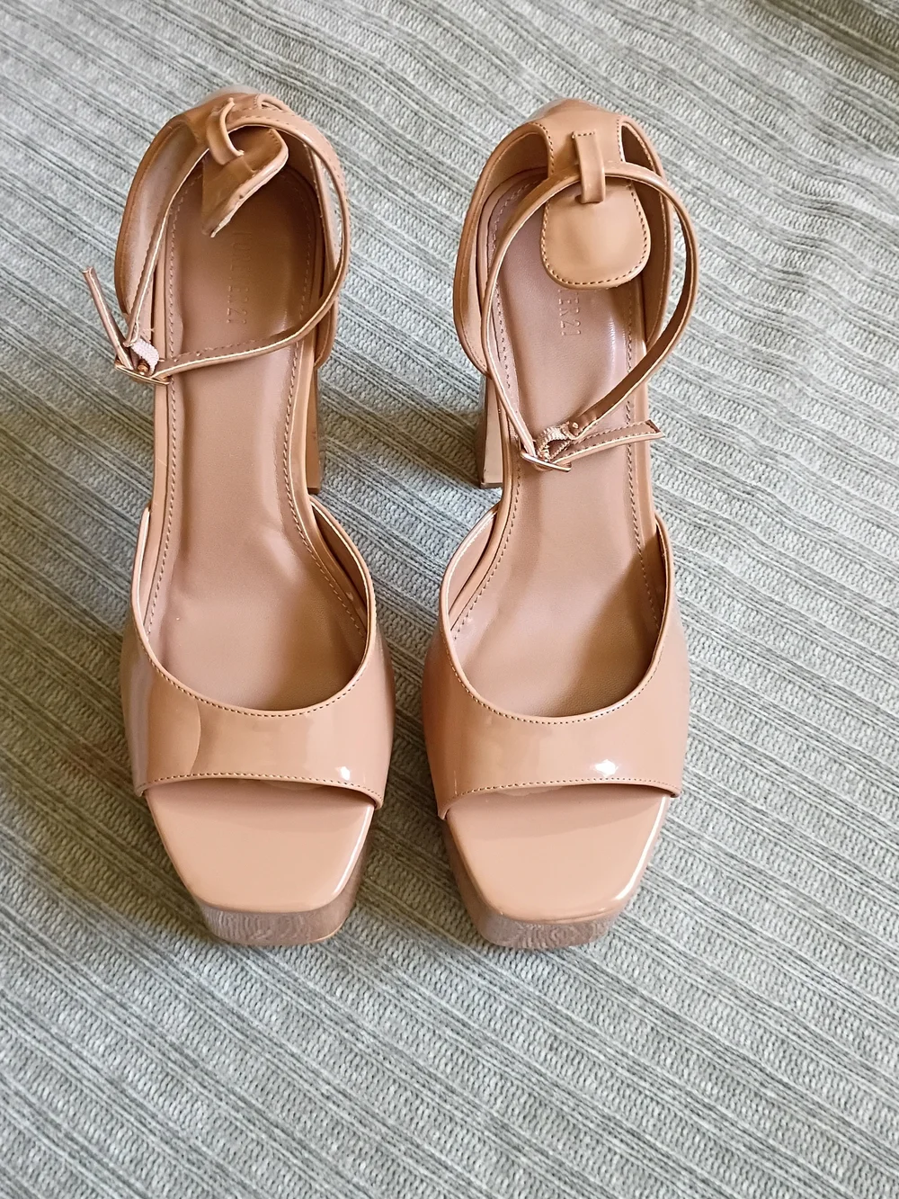 Forever 21 Nude Patent Leather Platform Heels Ankle Strap Block Heel Size 9
